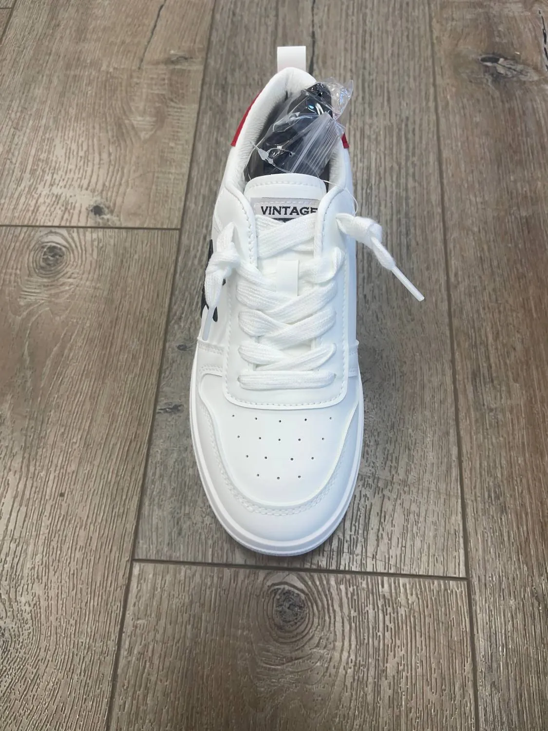 Aura 8 Sneakers In White