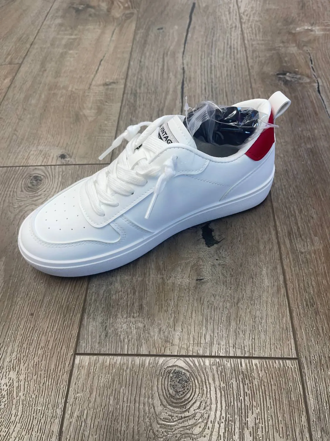 Aura 8 Sneakers In White