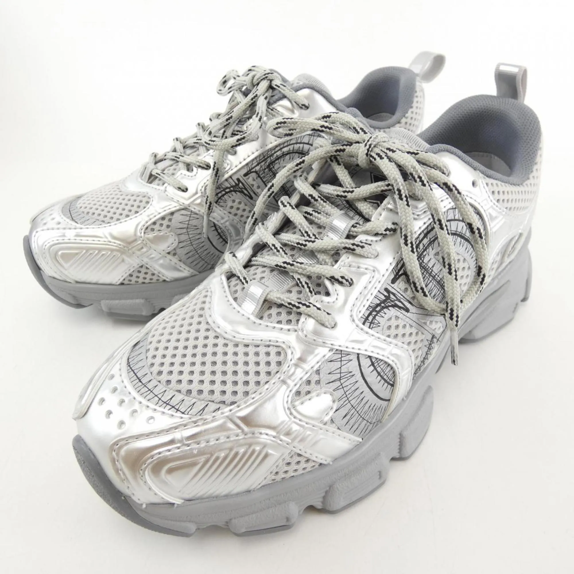 Christian Dior Sneakers (Pre-Owned)