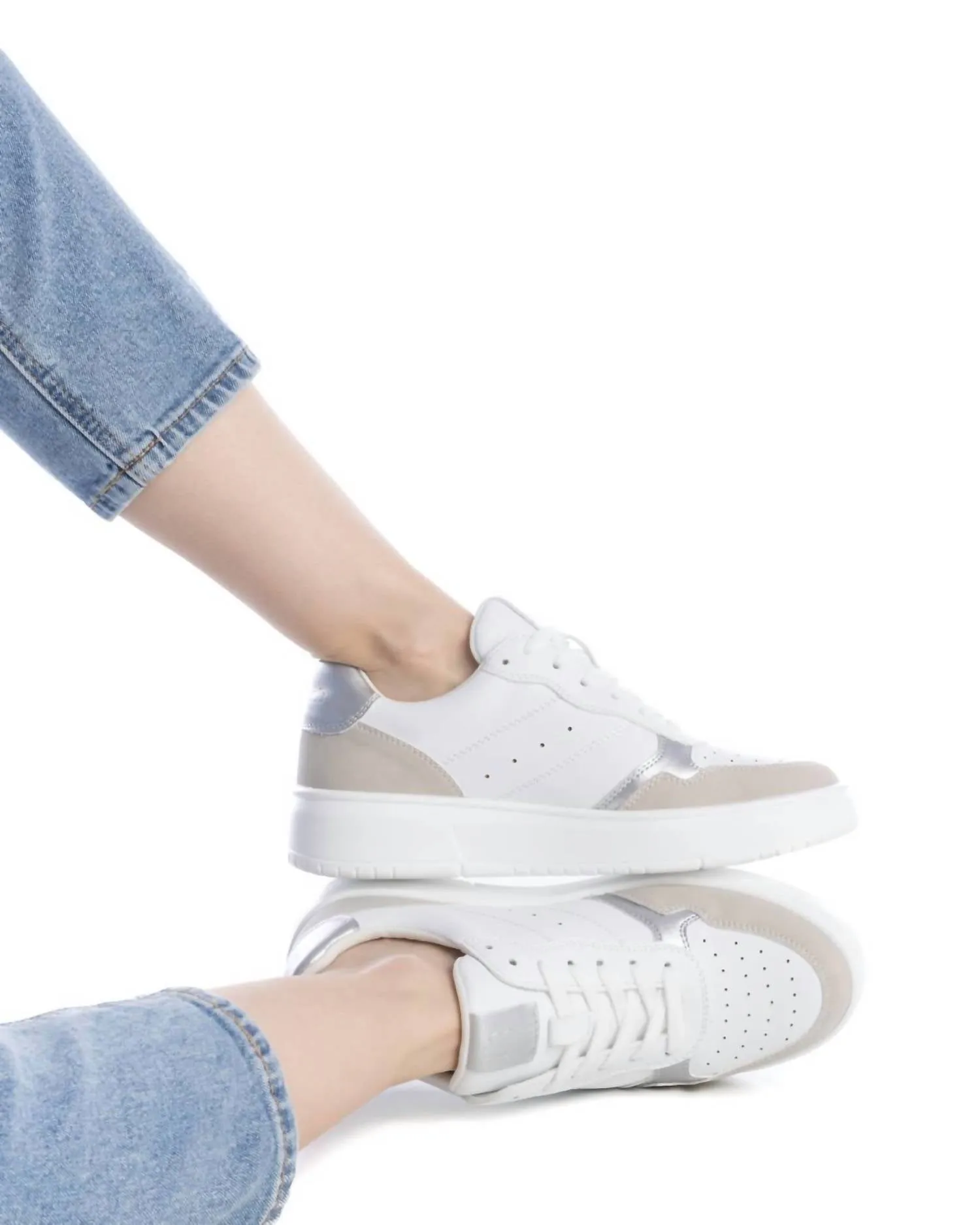 Women's Casual Comfort Sneakers In White