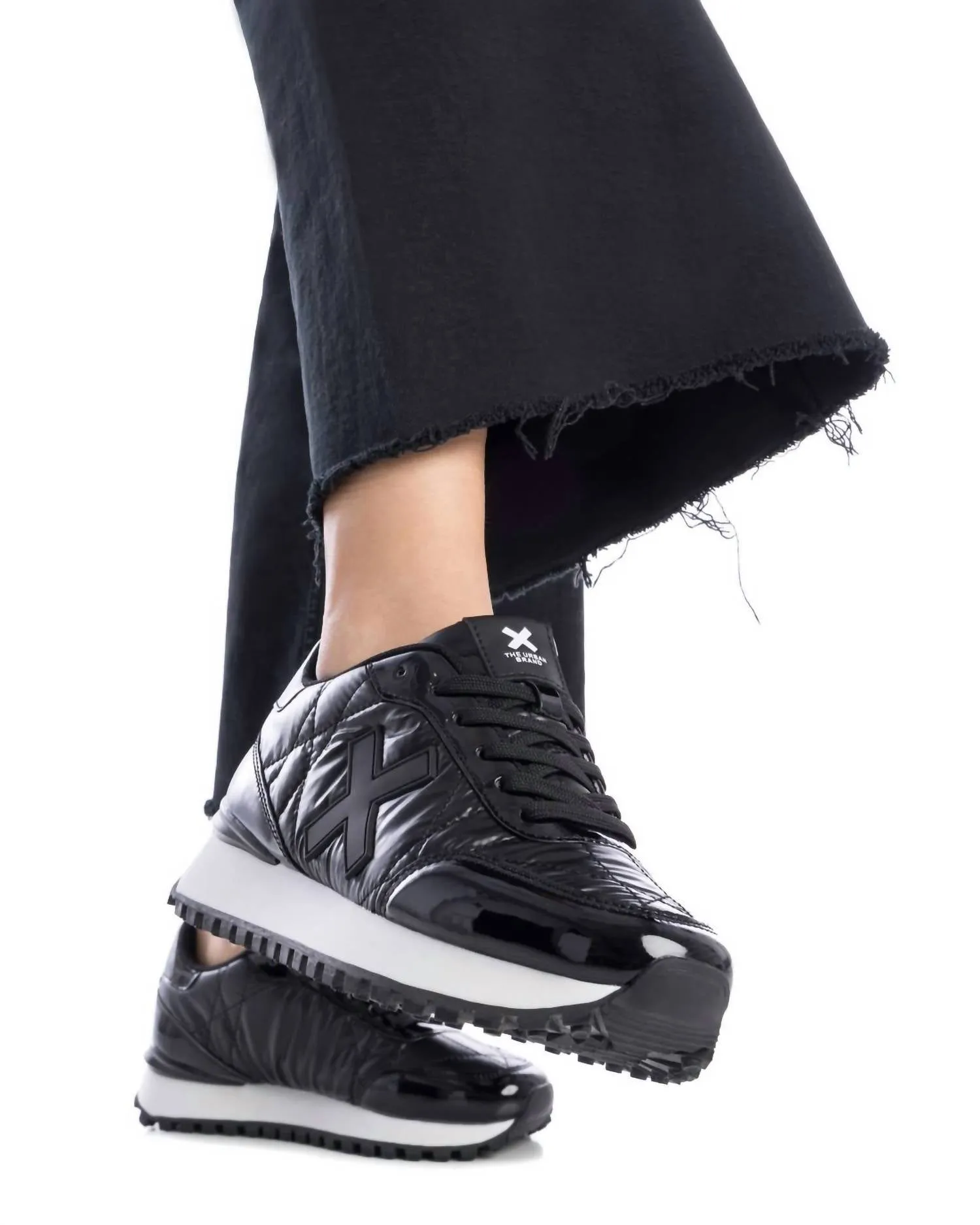 Women's Casual Sneakers In Black