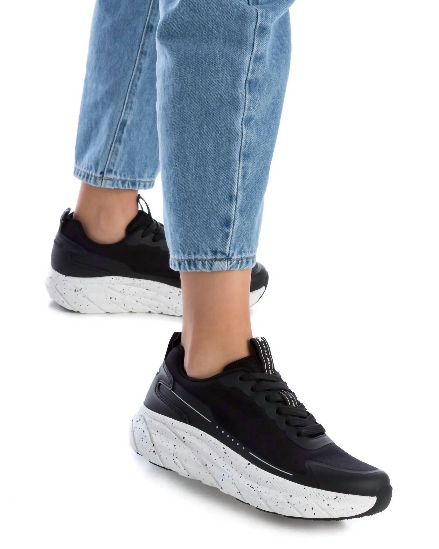 Women's Casual Sneakers In Black