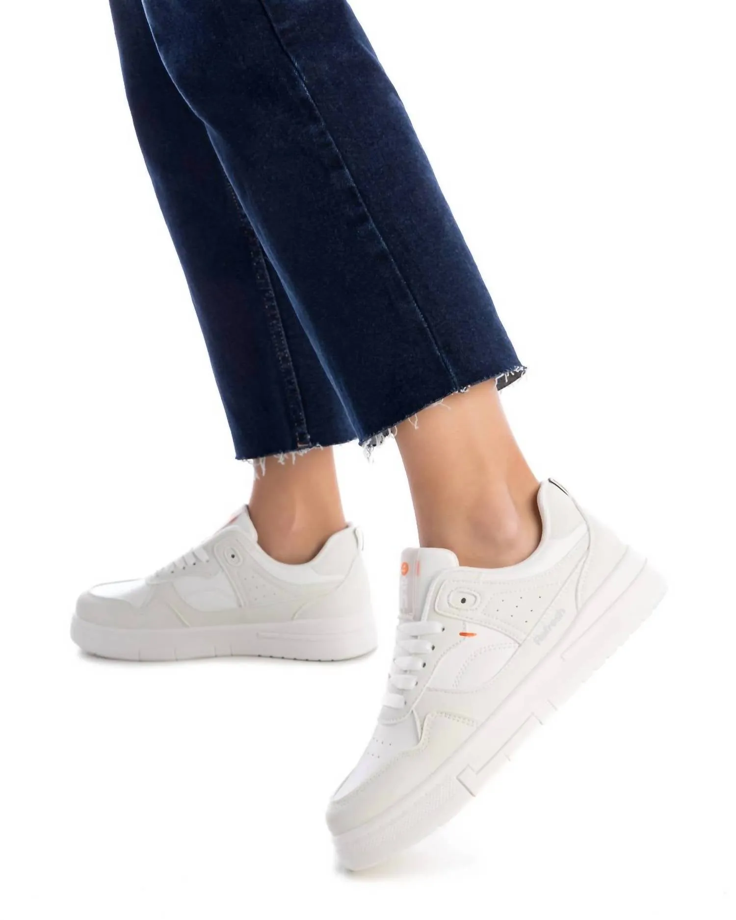 Women's Casual Sneakers In White