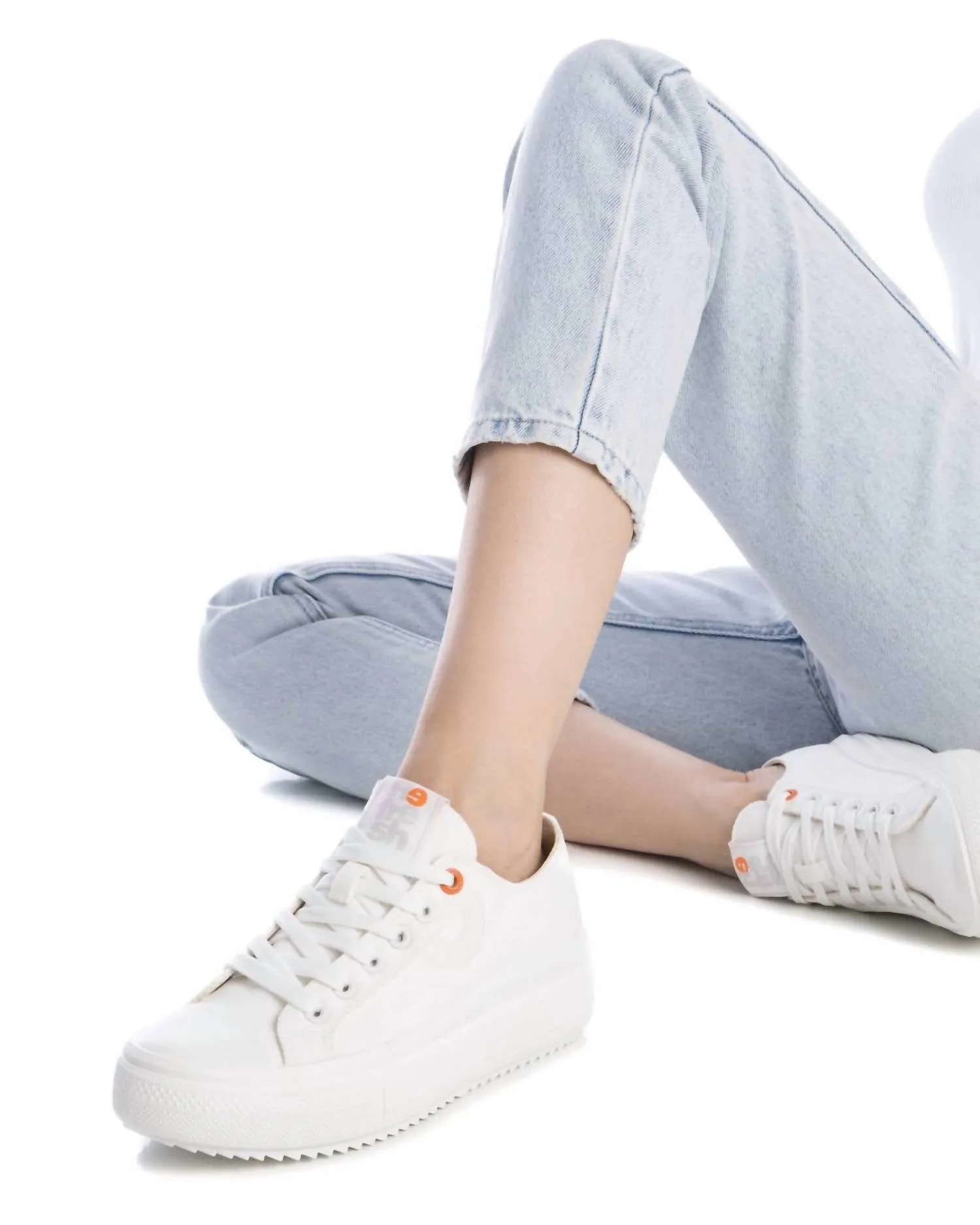 Women's Casual Sneakers In White