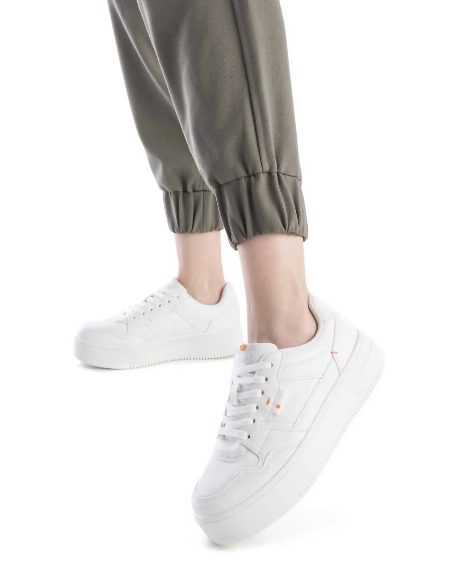 Women's Casual Sneakers In White