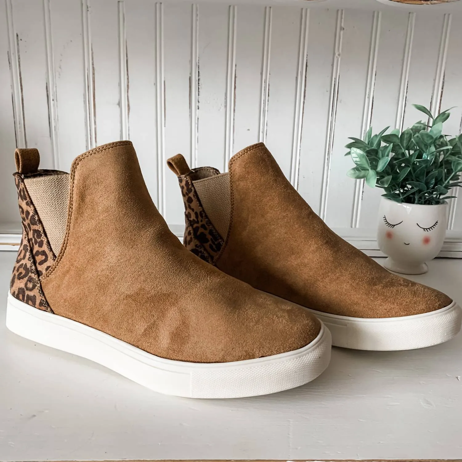 Women's Dembra Sneaker In Tan