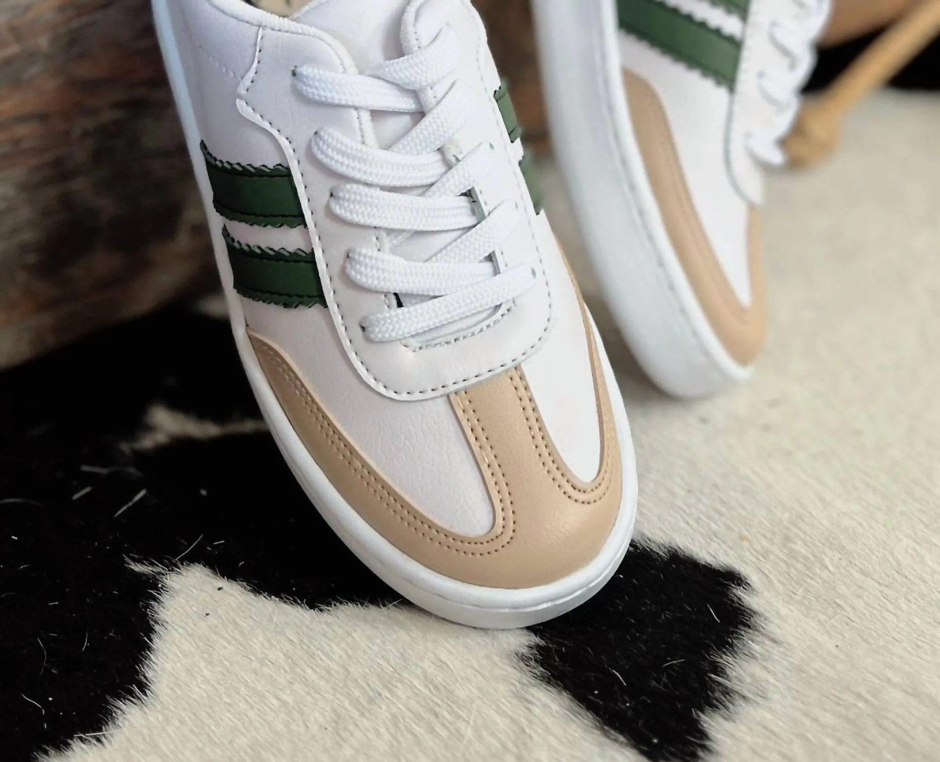 Women's Double Stripe Sneakers In White/green