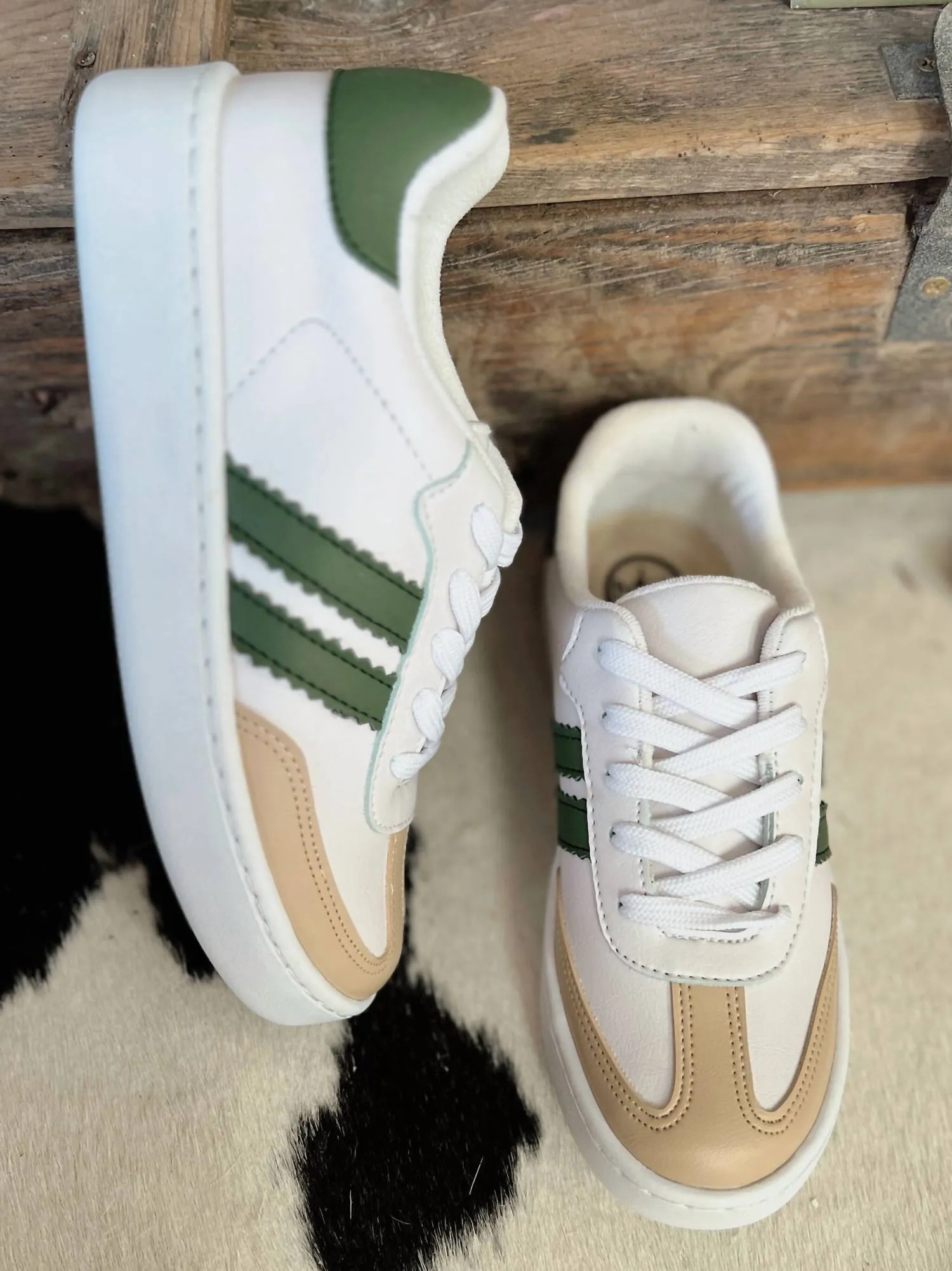 Women's Double Stripe Sneakers In White/green