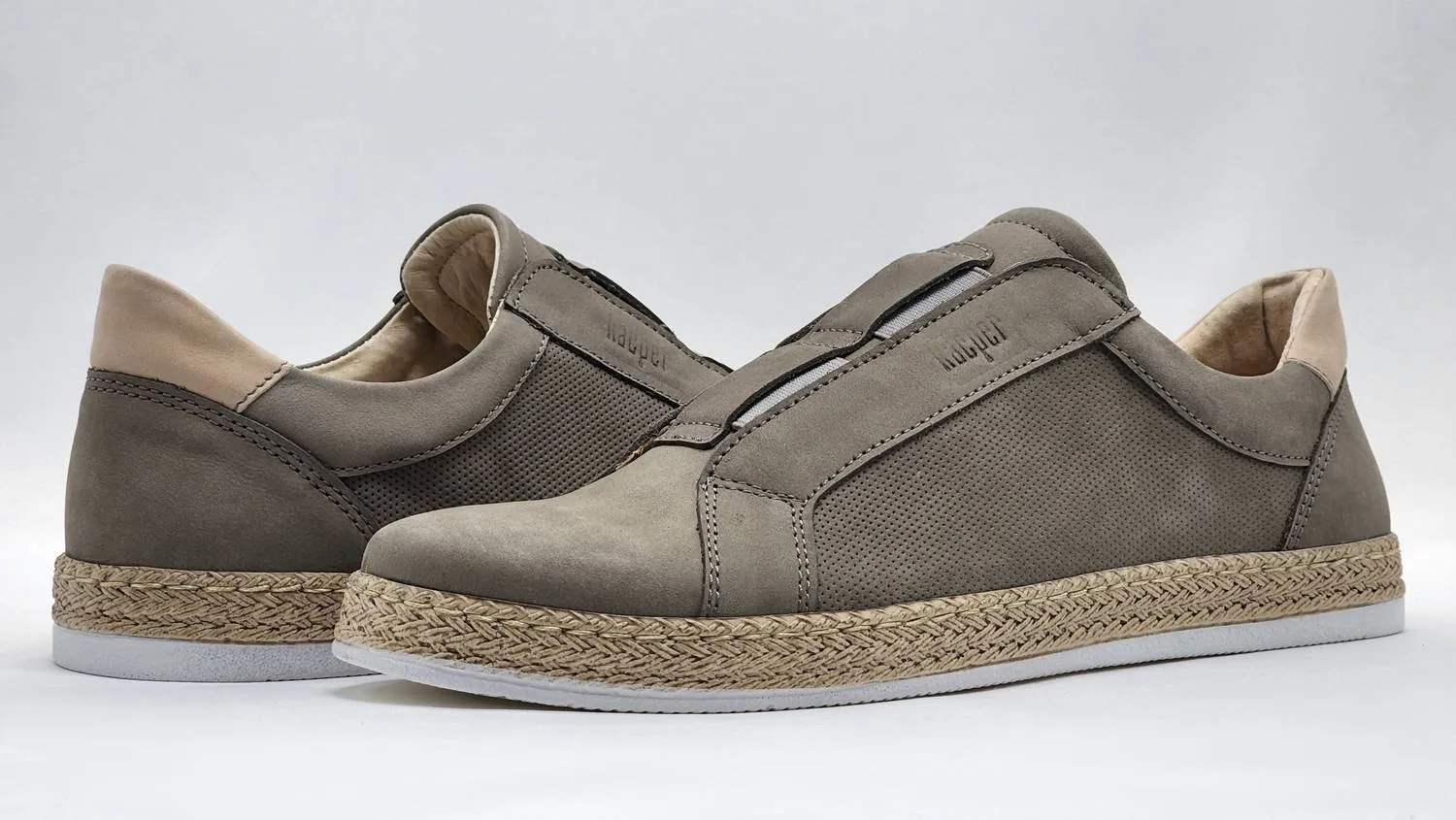 Women's Lifestyle Slip-On Leather Sneakers In Beige
