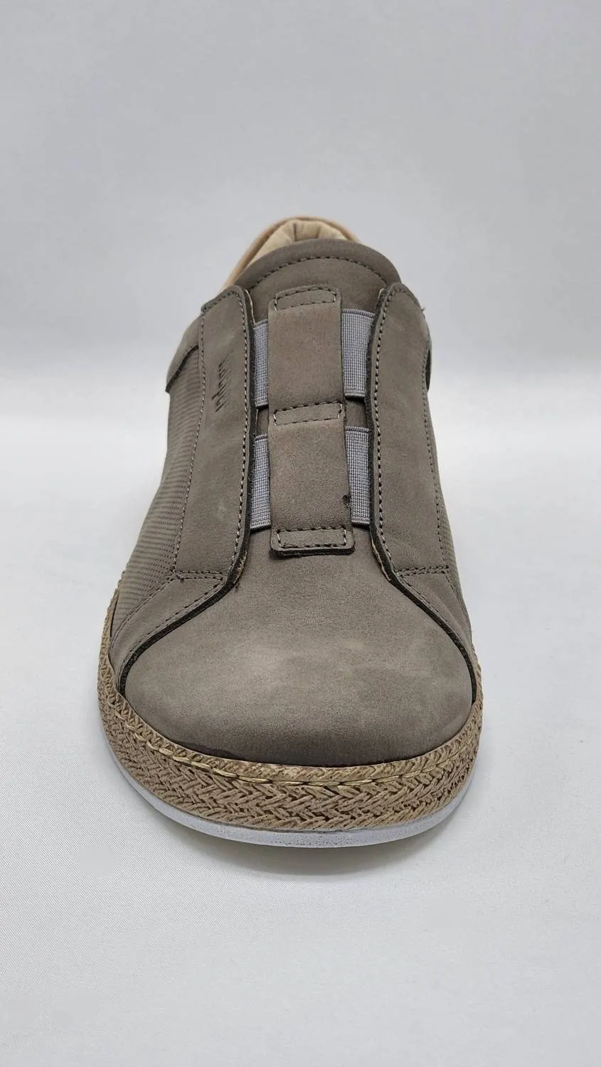 Women's Lifestyle Slip-On Leather Sneakers In Beige