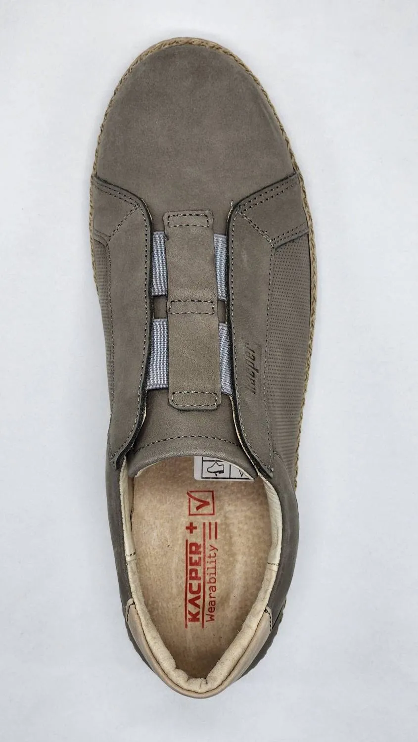 Women's Lifestyle Slip-On Leather Sneakers In Beige