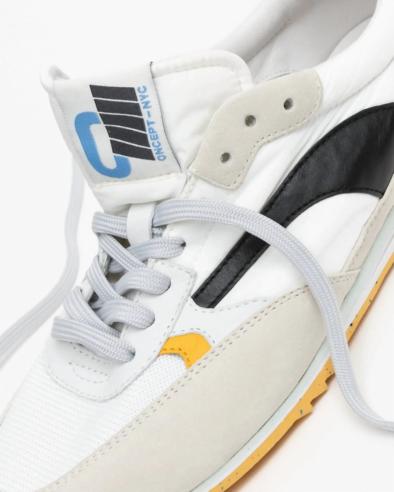 Women's Montreal Sneakers In White Black