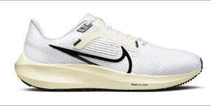Women's Pegasus 40 In White/black/coconut Milk