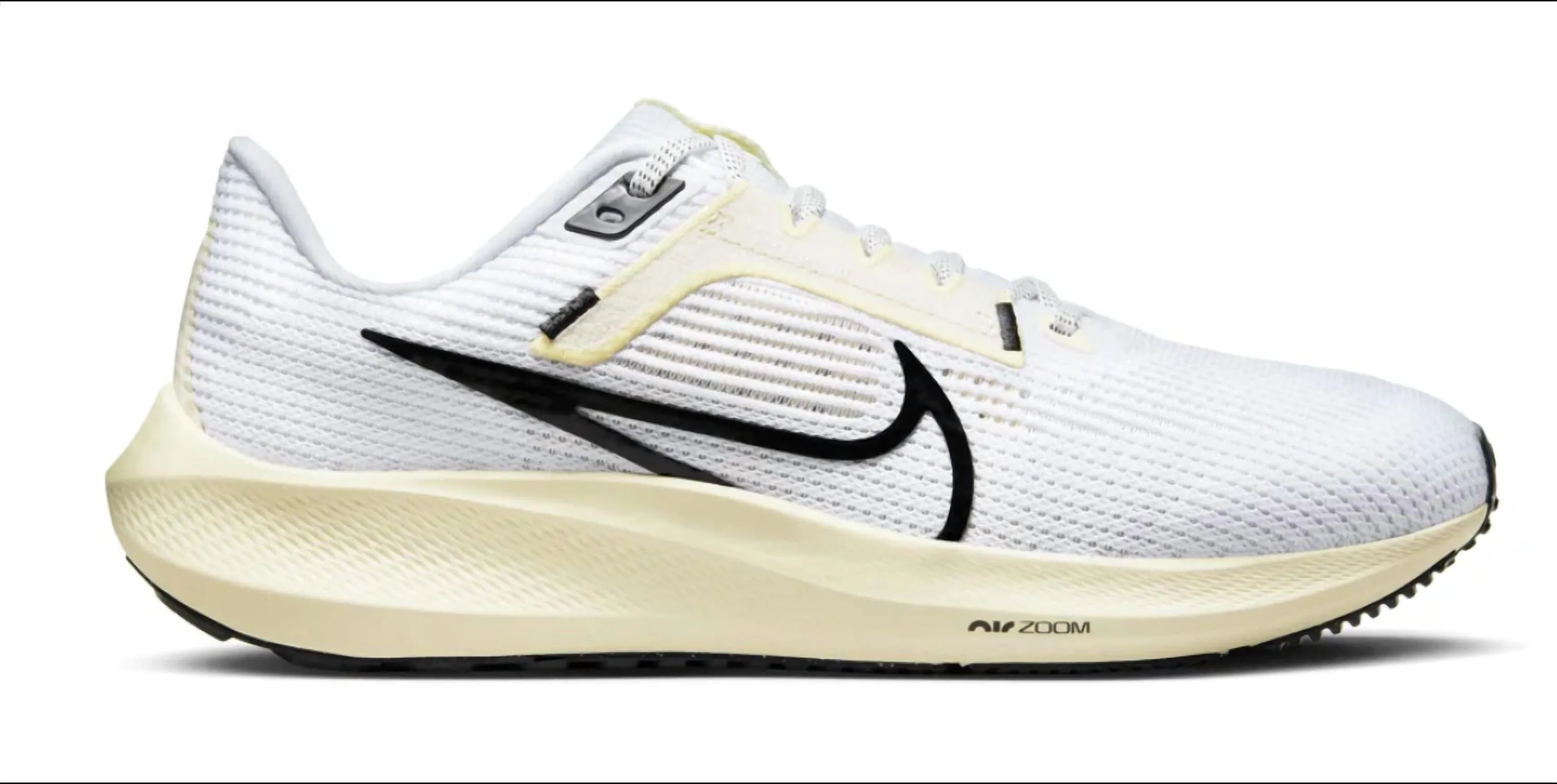 Women's Pegasus 40 In White/black/coconut Milk