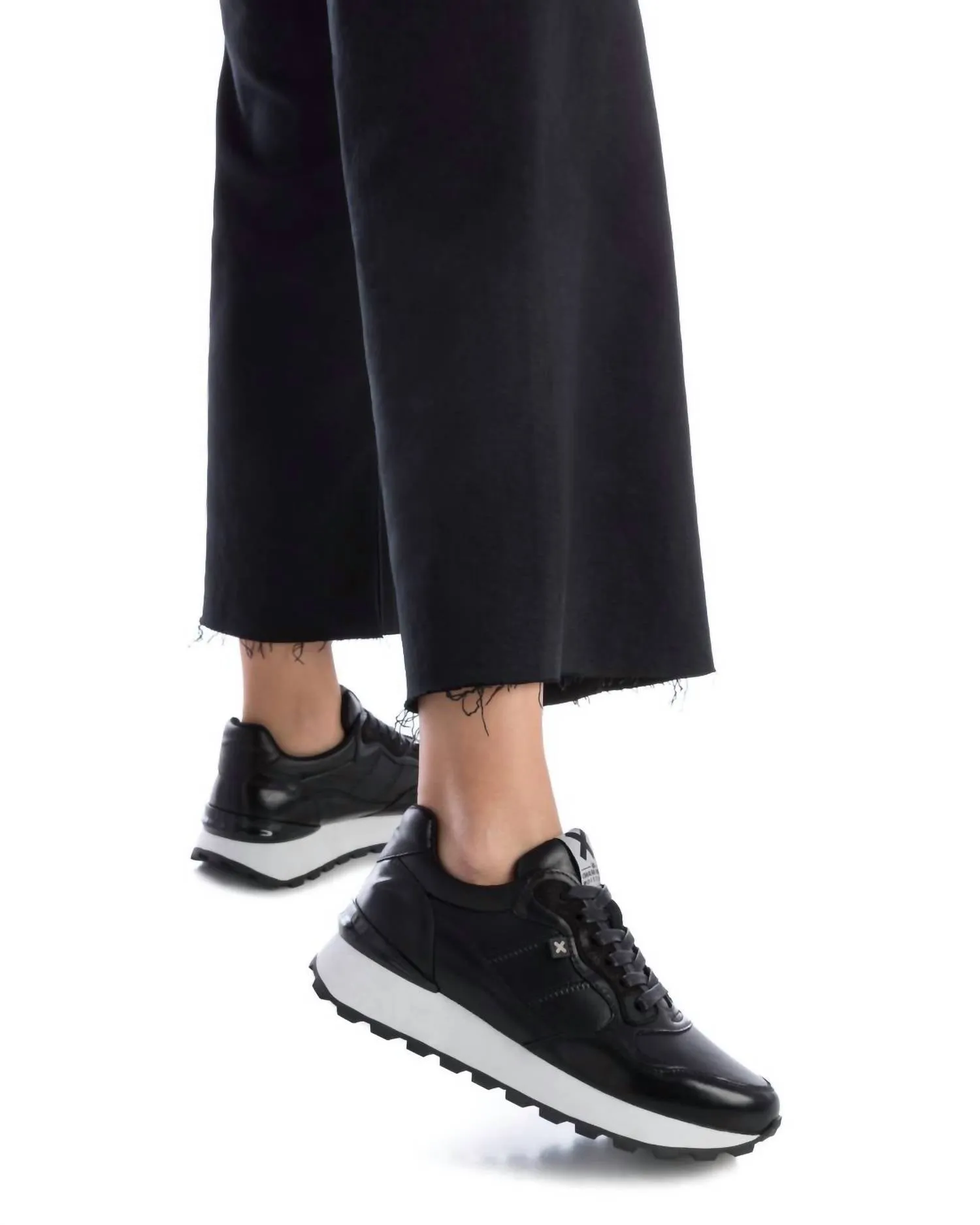 Women's Trainer Sneakers In Black