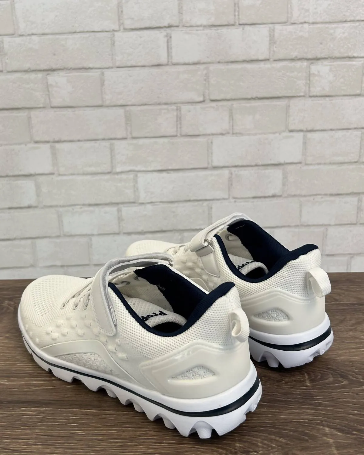 Women's Travelactiv Axial Sneakers In White & Navy