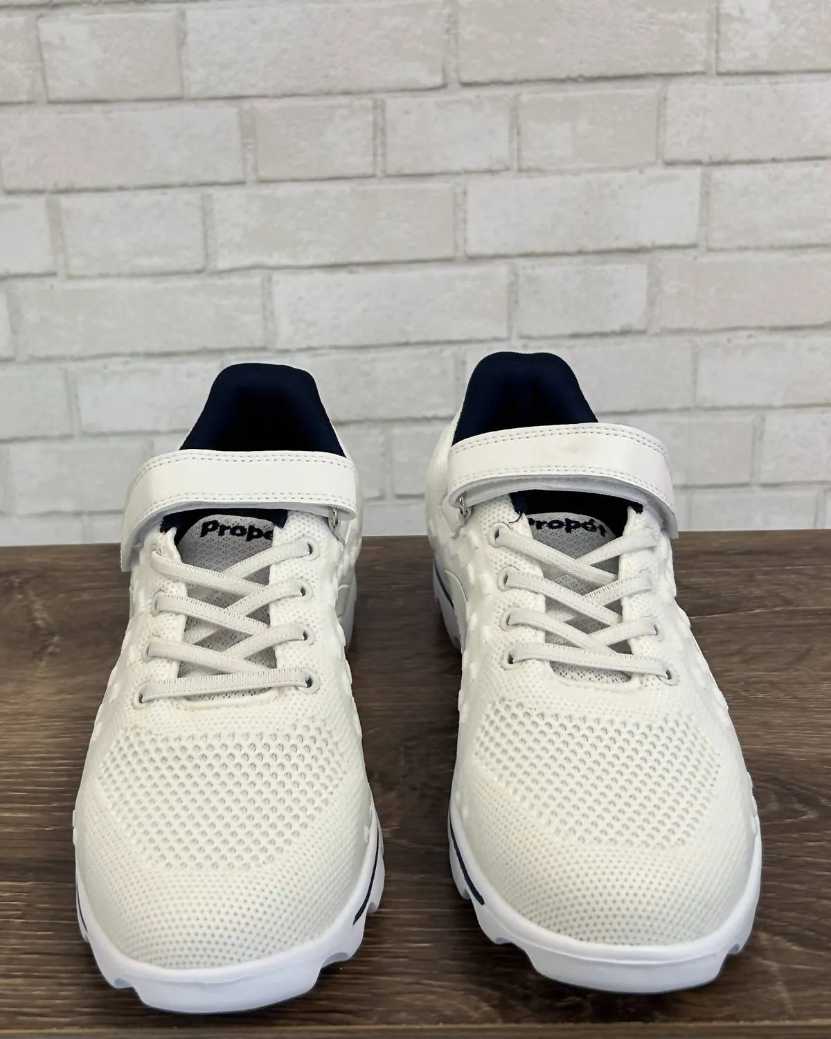 Women's Travelactiv Axial Sneakers In White & Navy